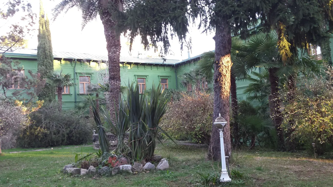 дом, деревья