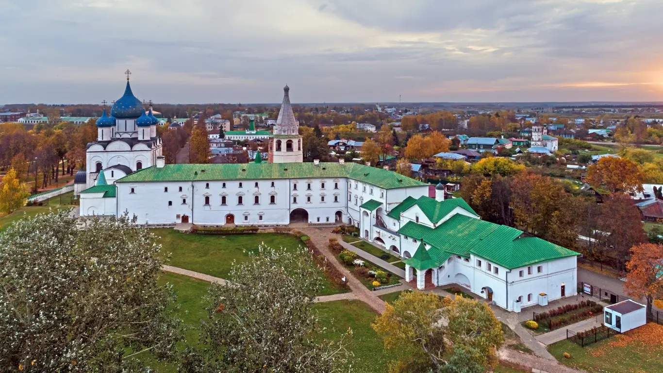 кремль, деревья, дома