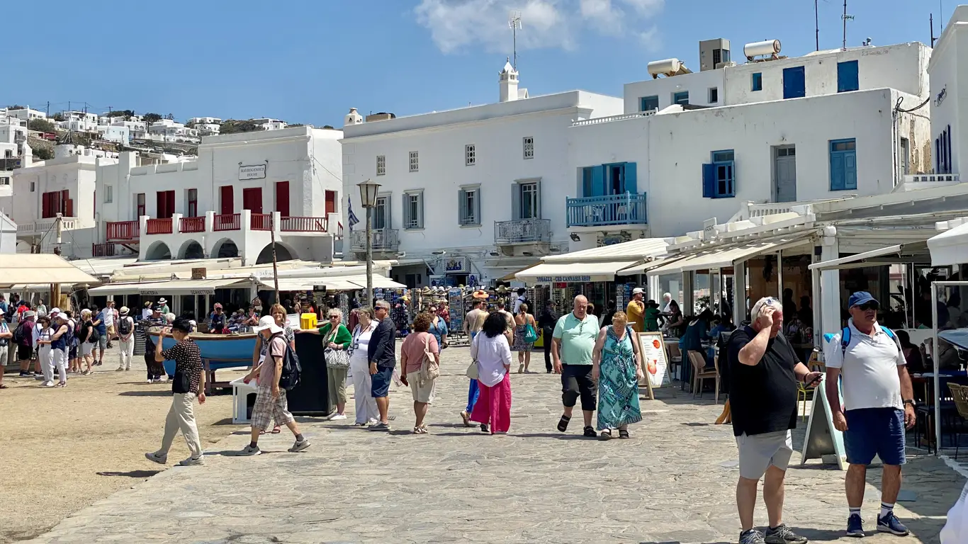 улица, дома, люди, площадь