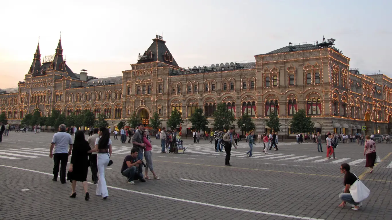 здание, площадь, люди