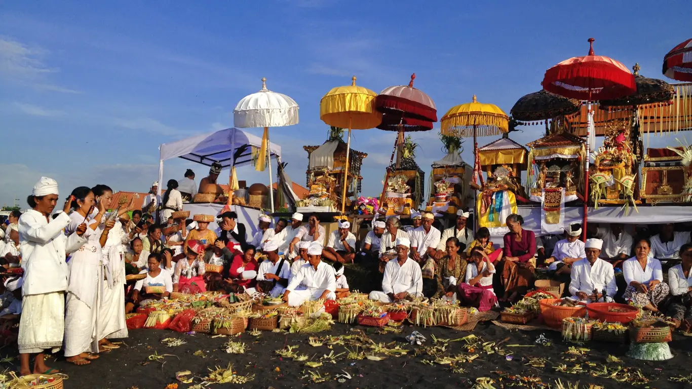 люди, праздник, корзины, зонты