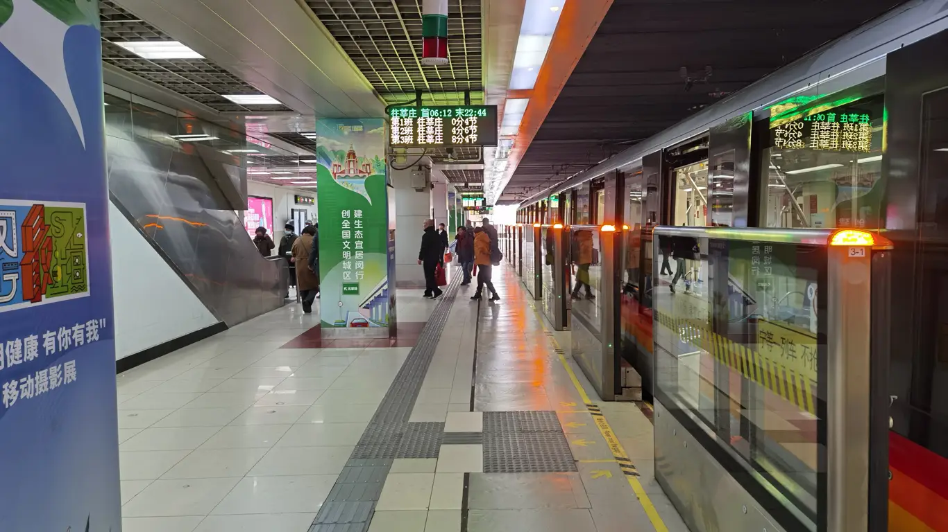 метро, поезд, люди