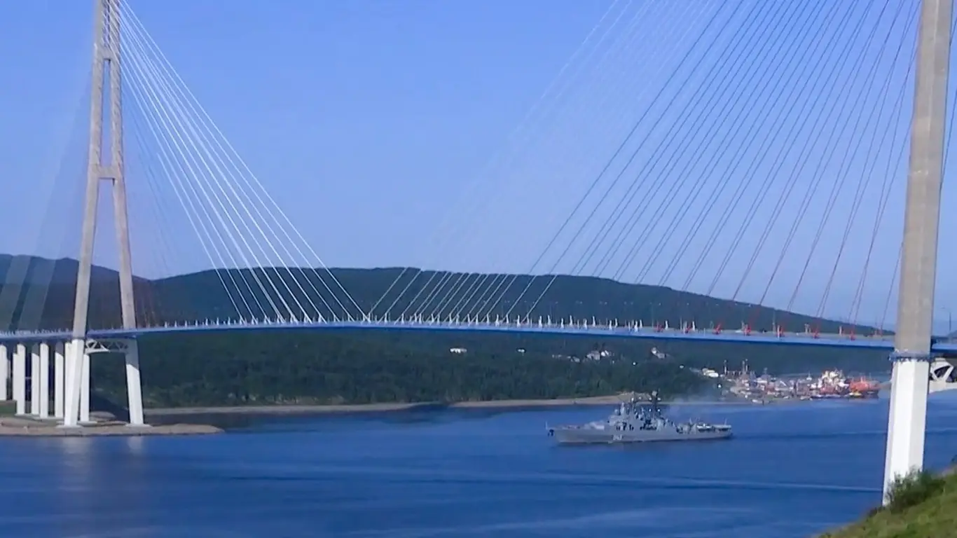 река, мост, корабль