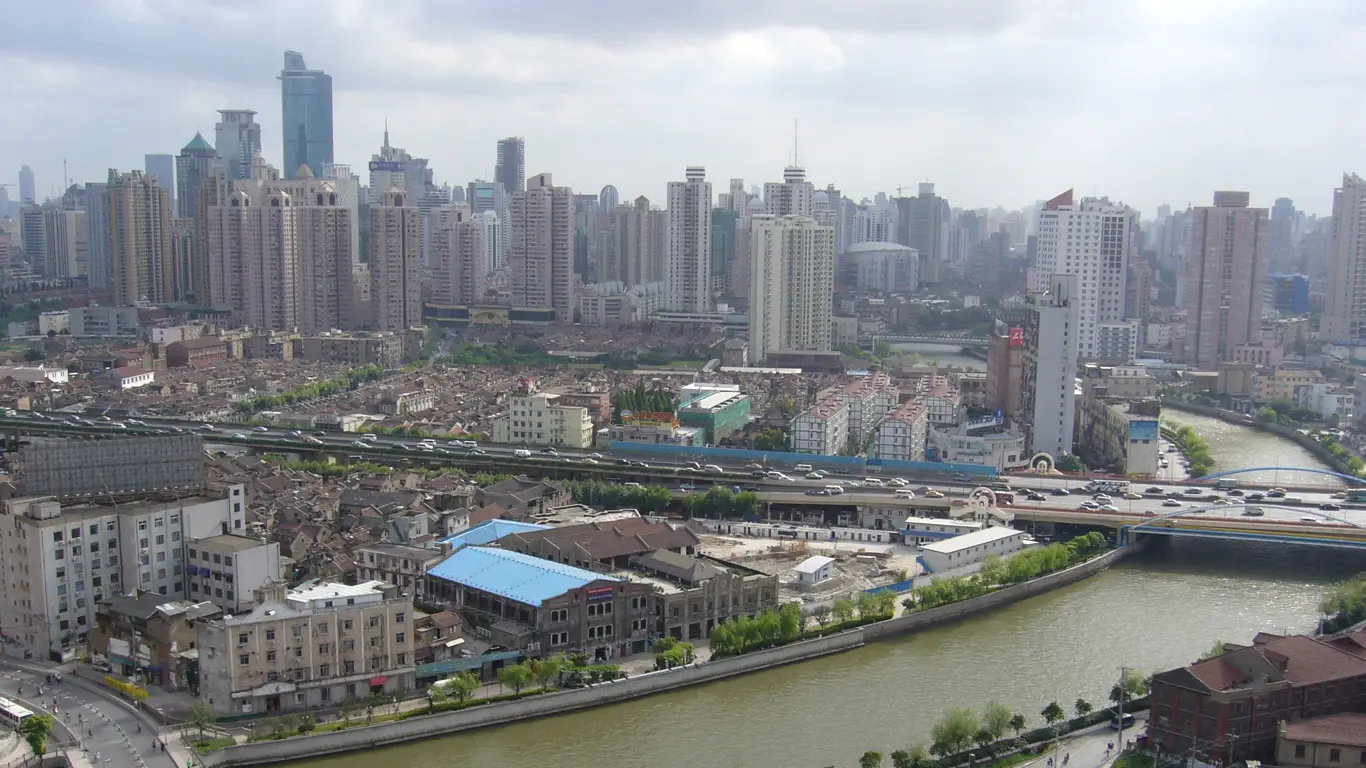 река, дома, дорога, небо